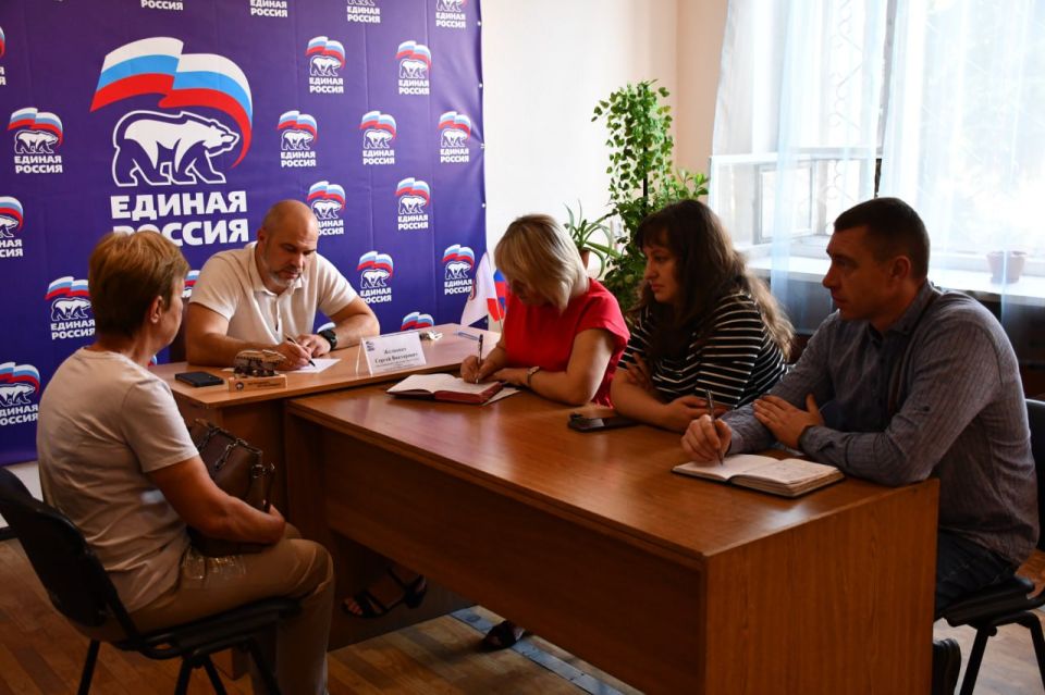 Сергей Желновач: Сегодня, в общественной приемной Всероссийской политической партии «Единая Россия» провел прием граждан Сергей Желновач: Сегодня, в общественной приемной Всероссийской политической партии «Единая Россия» провел прием граждан