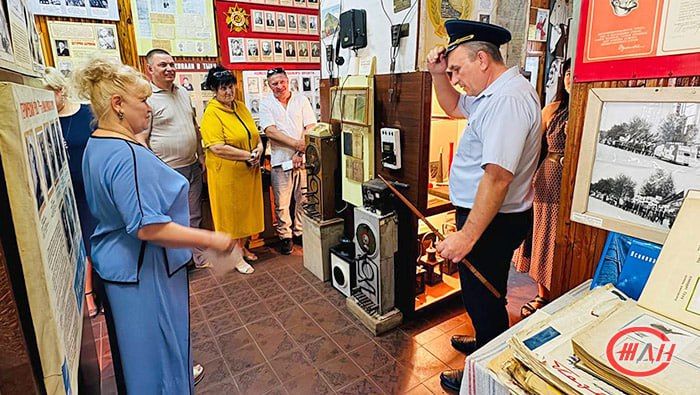 В честь 125-летия станции Красный Луч руководство подразделения станции Луганск Луганского филиала ФГУП «ЖДН» совместно с профсоюзным комитетом организовали памятный визит в Музей трудовой и боевой славы станции Красный Луч В честь 125-летия станции Красный Луч руководство подразделения станции Луганск Луганского филиала ФГУП «ЖДН» совместно с профсоюзным комитетом организовали памятный визит в Музей трудовой и боевой славы станции Красный Луч