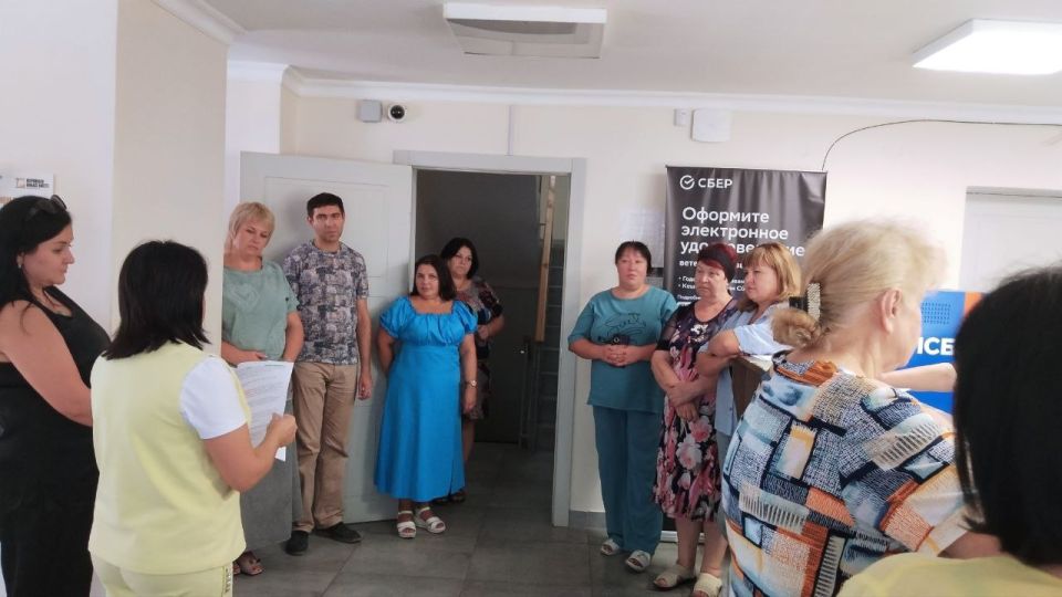 Заместитель главы администрации Волновахского муниципального округа и координатор Женского движения "Единой России" Елена Снисаренко провела встречу с трудовым коллективом Филиала № 23 "Республиканского центра по... Заместитель главы администрации Волновахского муниципального округа и координатор Женского движения "Единой России" Елена Снисаренко провела встречу с трудовым коллективом Филиала № 23 "Республиканского центра по...