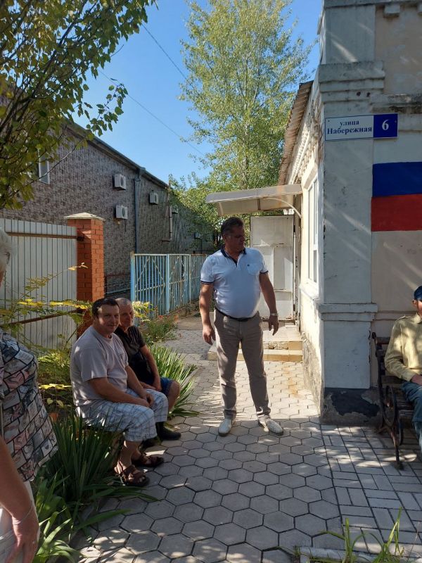 Секретарь первичного отделения «Единой России» Александр Зяблов обсудил с жителями Мелекино планы благоустройства округа Секретарь первичного отделения «Единой России» Александр Зяблов обсудил с жителями Мелекино планы благоустройства округа