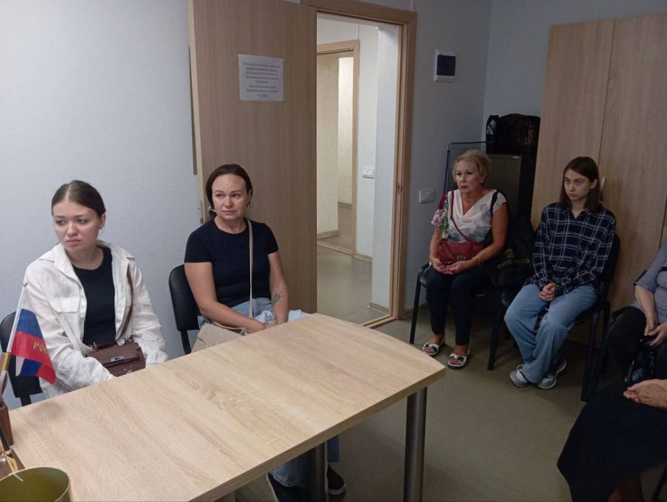 Встреча с жителями Мариуполя: социальная поддержка и ответы на актуальные вопросы Встреча с жителями Мариуполя: социальная поддержка и ответы на актуальные вопросы