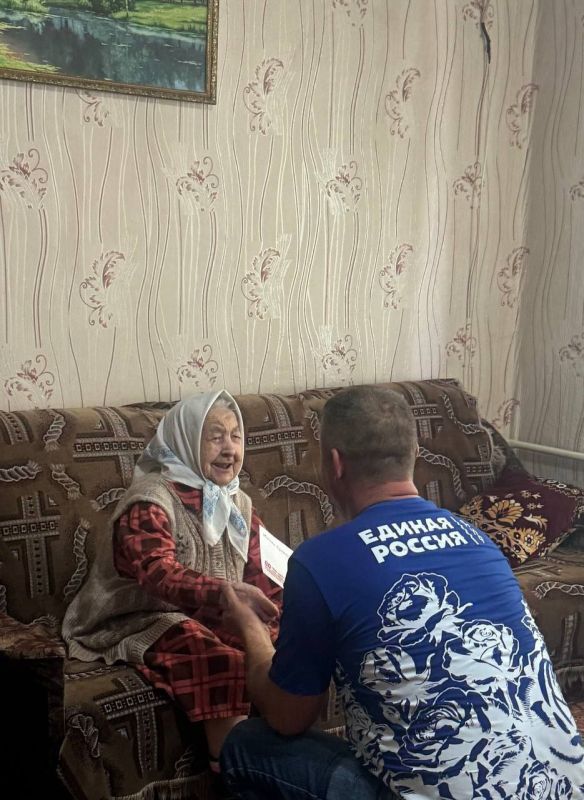 Начальник Старобешевского территориального отдела, Секретарь первичного отделения №1063 Всероссийской политической партии "ЕДИНАЯ РОССИЯ" Артем Ляшов совместно с представителями 228-го гвардейского мотострелкового полка... Начальник Старобешевского территориального отдела, Секретарь первичного отделения №1063 Всероссийской политической партии "ЕДИНАЯ РОССИЯ" Артем Ляшов совместно с представителями 228-го гвардейского мотострелкового полка...