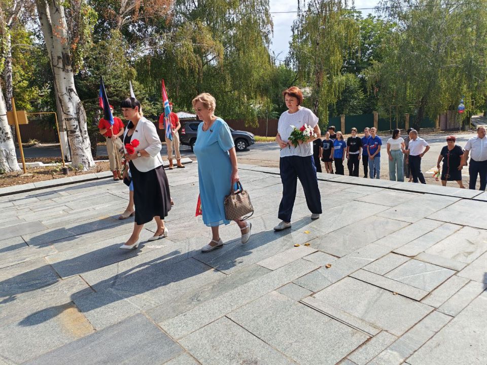 День освобождения Тореза. Сегодня, 2 сентября, отмечается 82-я годовщина освобождения Тореза от немецко-фашистских захватчиков в годы Великой Отечественной войны День освобождения Тореза. Сегодня, 2 сентября, отмечается 82-я годовщина освобождения Тореза от немецко-фашистских захватчиков в годы Великой Отечественной войны