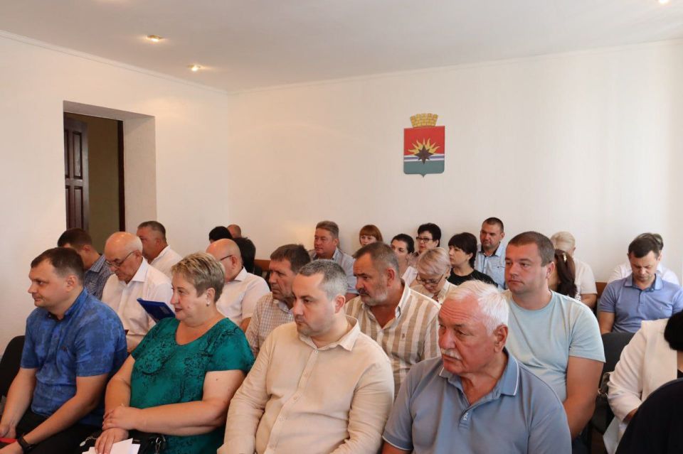 Сегодня, 2 сентября, Председатель Торезского городского совета Александр Казмерчук совместно с Главой муниципального образования городской округ Торез Артёмом Чесноковым принял участие в расширенном аппаратном совещании с... Сегодня, 2 сентября, Председатель Торезского городского совета Александр Казмерчук совместно с Главой муниципального образования городской округ Торез Артёмом Чесноковым принял участие в расширенном аппаратном совещании с...