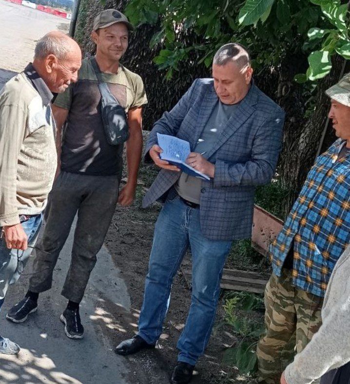 ВСТРЕЧИ С ЖИТЕЛЯМИ. Во исполнение поручения Главы Донецкой Народной Республики Дениса Пушилина, 02 сентября 2025 года, депутаты Ясиноватского муниципального совета Донецкой Народной Республики от фракции «Единая Россия» -... ВСТРЕЧИ С ЖИТЕЛЯМИ. Во исполнение поручения Главы Донецкой Народной Республики Дениса Пушилина, 02 сентября 2025 года, депутаты Ясиноватского муниципального совета Донецкой Народной Республики от фракции «Единая Россия» -...