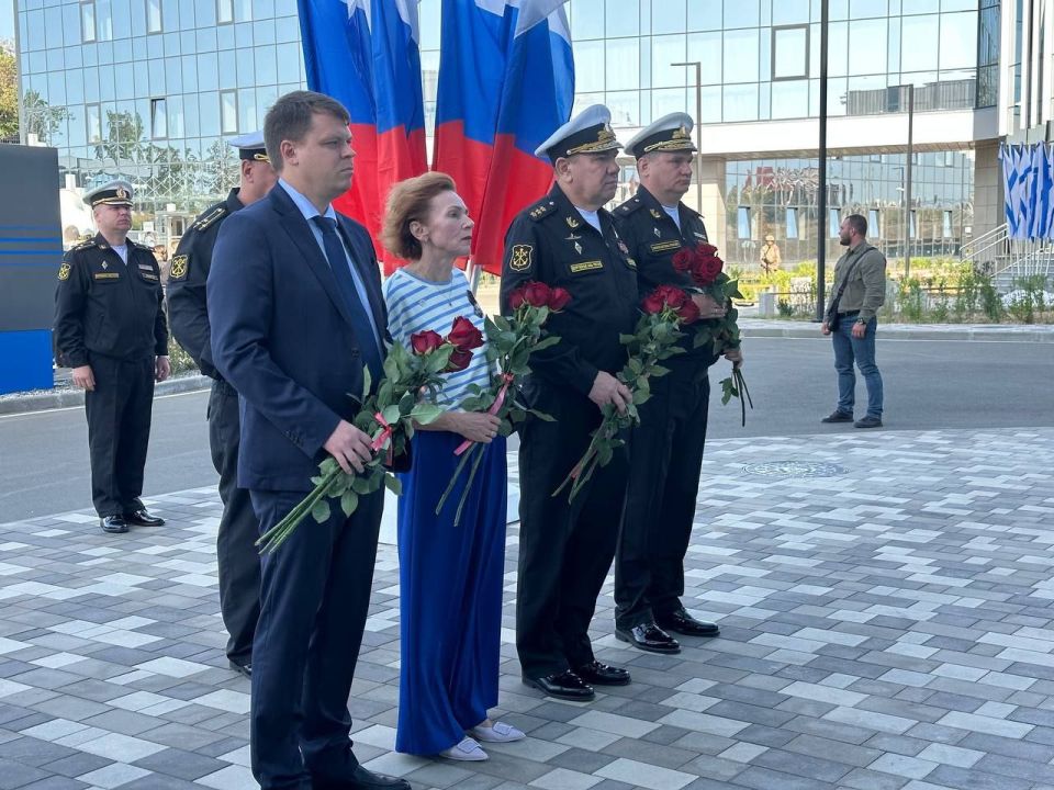 Филиалу Нахимовского военно-морского училища в Мариуполе присвоено почетное наименование дважды Героя России генерал-майора Михаила Гудкова Филиалу Нахимовского военно-морского училища в Мариуполе присвоено почетное наименование дважды Героя России генерал-майора Михаила Гудкова