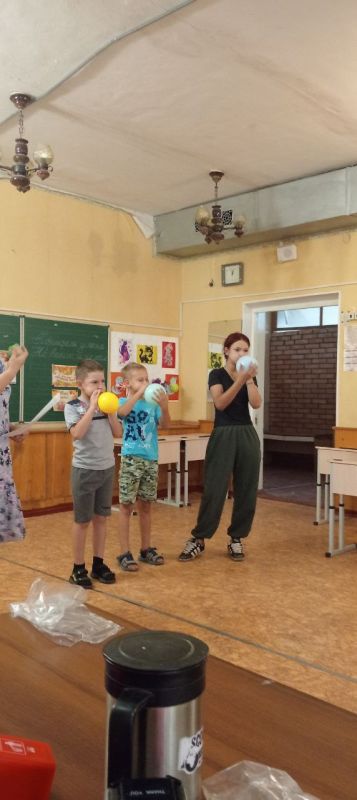 Сегодня, 2 сентября, когда школьники ощущают радость встречи со школой, с целью создания праздничной доброжелательной атмосферы, работники культуры п. Новолуганское МБУ "Светлодарский ДК" организовали для учащихся настоящий... Сегодня, 2 сентября, когда школьники ощущают радость встречи со школой, с целью создания праздничной доброжелательной атмосферы, работники культуры п. Новолуганское МБУ "Светлодарский ДК" организовали для учащихся настоящий...