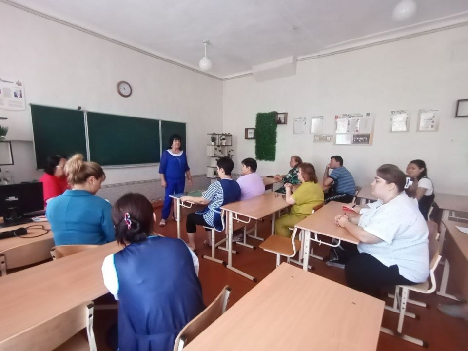 2 сентября депутат Старобешевского муниципального совета Светлана Матющенко провела встречу с трудовым коллективом ГБОУ "Комсомольская школа № 1 Старобешевского М.О." 2 сентября депутат Старобешевского муниципального совета Светлана Матющенко провела встречу с трудовым коллективом ГБОУ "Комсомольская школа № 1 Старобешевского М.О."