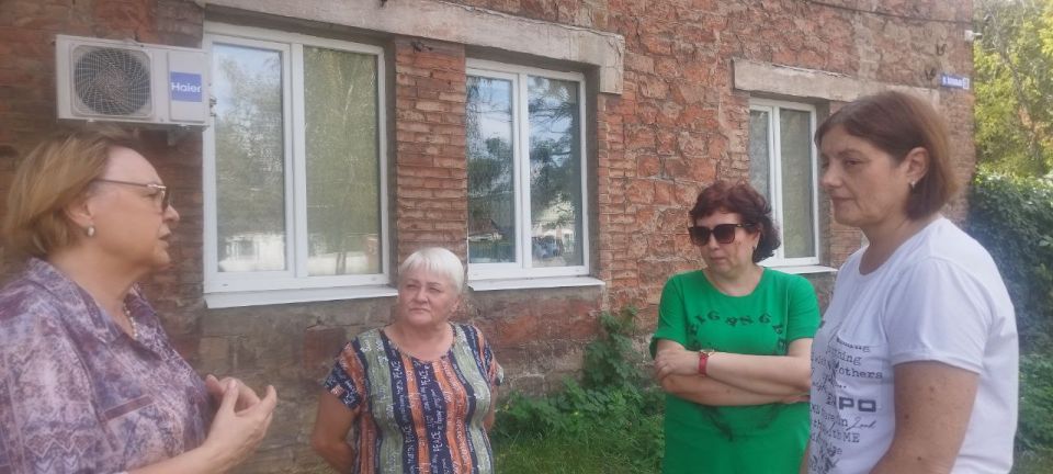Сегодня, 2 сентября, депутат Макеевского городского совета Татьяна Репунова провела встречи по адресам: г.о. Макеевка, г. Макеевка, мкр Солнечный, район домов № 36 и № 17; ул.Театральная, 38 Сегодня, 2 сентября, депутат Макеевского городского совета Татьяна Репунова провела встречи по адресам: г.о. Макеевка, г. Макеевка, мкр Солнечный, район домов № 36 и № 17; ул.Театральная, 38