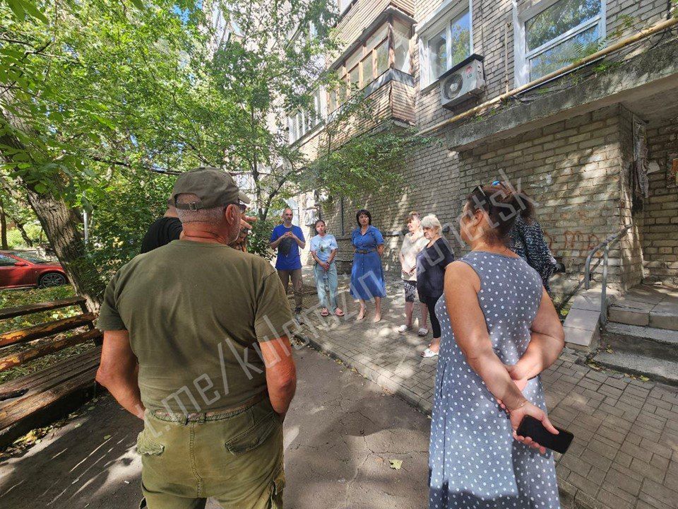 В Ворошиловском районе Донецка состоялась встреча с гражданами, на которой присутствовала управляющая делами администрации г.о. Донецка В Ворошиловском районе Донецка состоялась встреча с гражданами, на которой присутствовала управляющая делами администрации г.о. Донецка