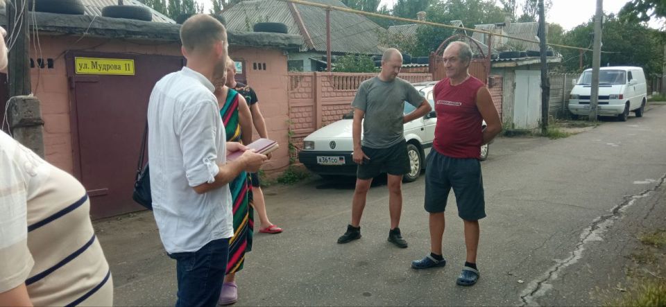 Юрий Будрин: Сегодня, 2 сентября 2025 года, по поручению Главы Республики Дениса Пушилина, активист района Валентин Марков провел встречу с жителями по адресу: ул. Мудрого, 7 Юрий Будрин: Сегодня, 2 сентября 2025 года, по поручению Главы Республики Дениса Пушилина, активист района Валентин Марков провел встречу с жителями по адресу: ул. Мудрого, 7