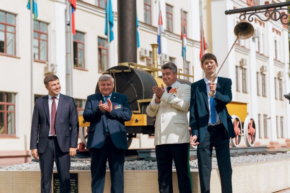 Скорый фирменный поезд «Первокурсник-2025» отправляется Скорый фирменный поезд «Первокурсник-2025» отправляется