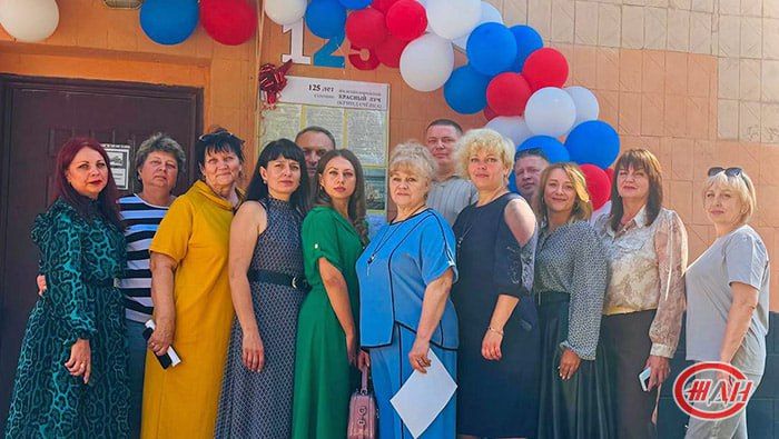 В честь 125-летия станции Красный Луч руководство подразделения станции Луганск Луганского филиала ФГУП «ЖДН» совместно с профсоюзным комитетом организовали памятный визит в Музей трудовой и боевой славы станции Красный Луч В честь 125-летия станции Красный Луч руководство подразделения станции Луганск Луганского филиала ФГУП «ЖДН» совместно с профсоюзным комитетом организовали памятный визит в Музей трудовой и боевой славы станции Красный Луч