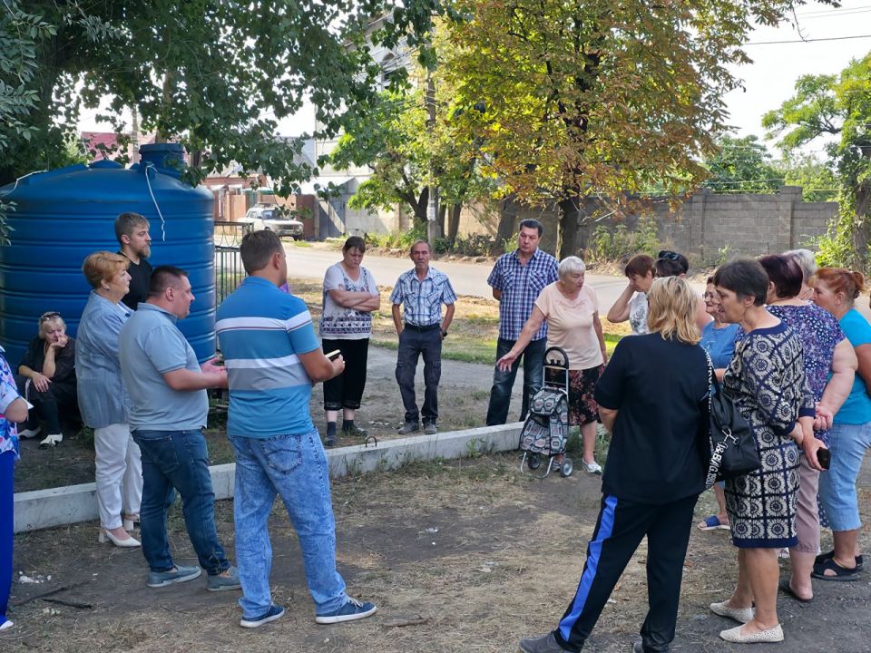 Руководитель управы Куйбышевского внутригородского района Иван Адамец провёл встречу с жителями улицы Грекова Руководитель управы Куйбышевского внутригородского района Иван Адамец провёл встречу с жителями улицы Грекова