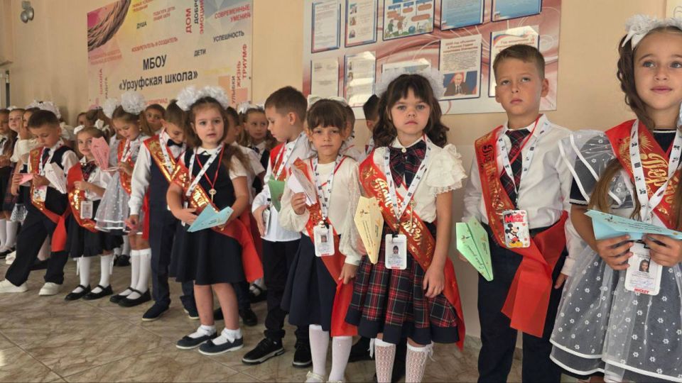 В Урзуфе отпраздновали 35-летний юбилей школы в День знаний В Урзуфе отпраздновали 35-летний юбилей школы в День знаний