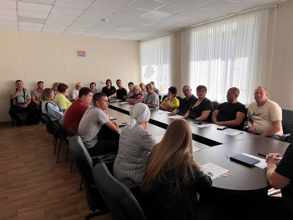 В рамках партийного проекта «Предпринимтельство» политической партии «Единая Россия» 29 августа 2025 сотрудниками администрации совместно с представителями МБУ "Служба Благоустройства "Комфорт" была проведена рабочая... В рамках партийного проекта «Предпринимтельство» политической партии «Единая Россия» 29 августа 2025 сотрудниками администрации совместно с представителями МБУ "Служба Благоустройства "Комфорт" была проведена рабочая...