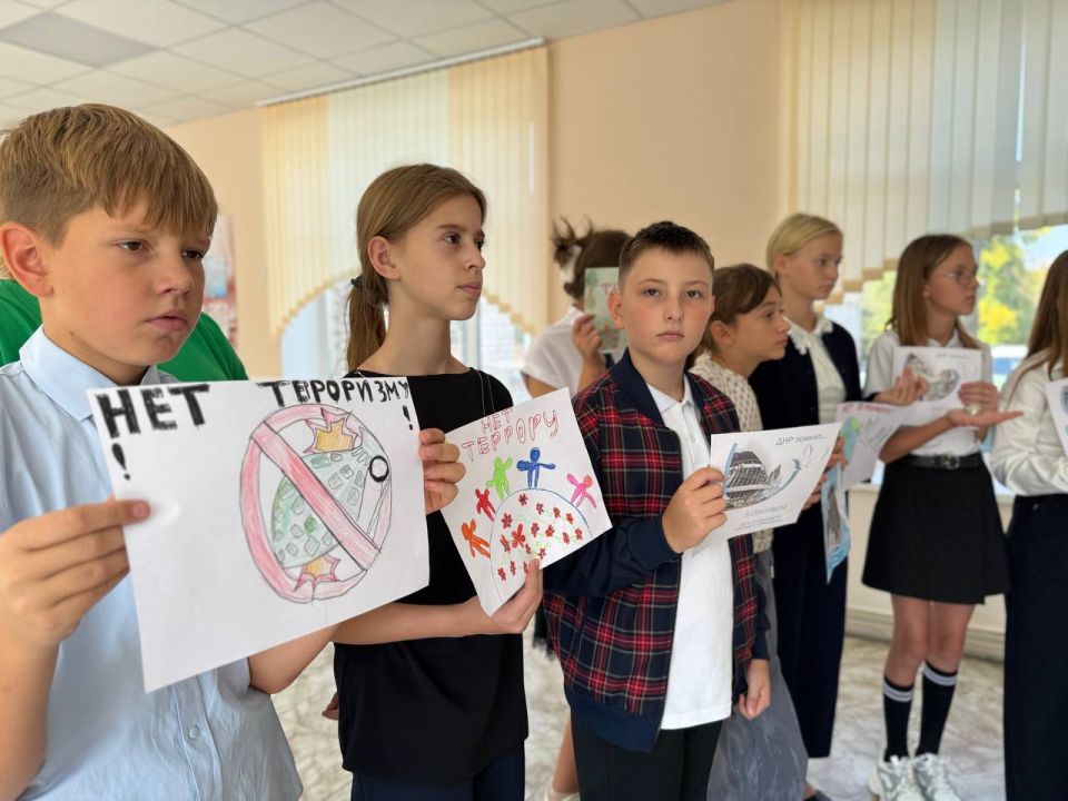 Сегодня на тему борьбы с терроризмом депутат Мангушского муниципального совета, член фракции Всероссийской политической партии «Единая Россия» в Мангушском муниципальном совете Чекалова Эльвина Ивановна провела беседу с... Сегодня на тему борьбы с терроризмом депутат Мангушского муниципального совета, член фракции Всероссийской политической партии «Единая Россия» в Мангушском муниципальном совете Чекалова Эльвина Ивановна провела беседу с...