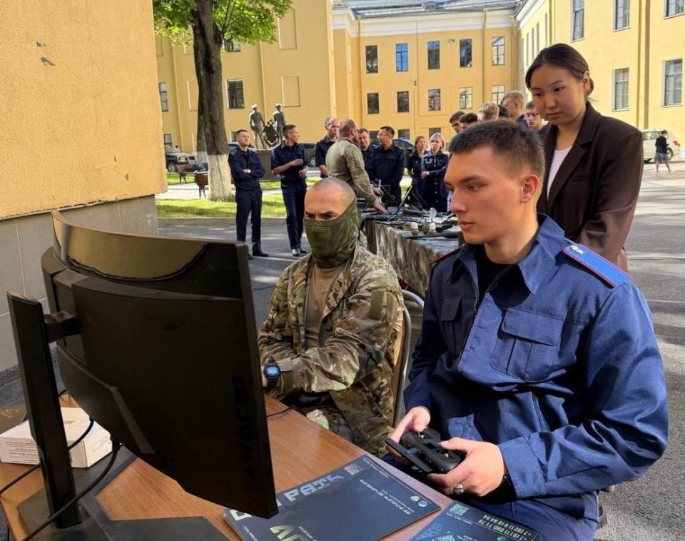 В Санкт-Петербургской академии Следственного комитета состоялось торжественное открытие экспозиции «Три года СВО» В Санкт-Петербургской академии Следственного комитета состоялось торжественное открытие экспозиции «Три года СВО»