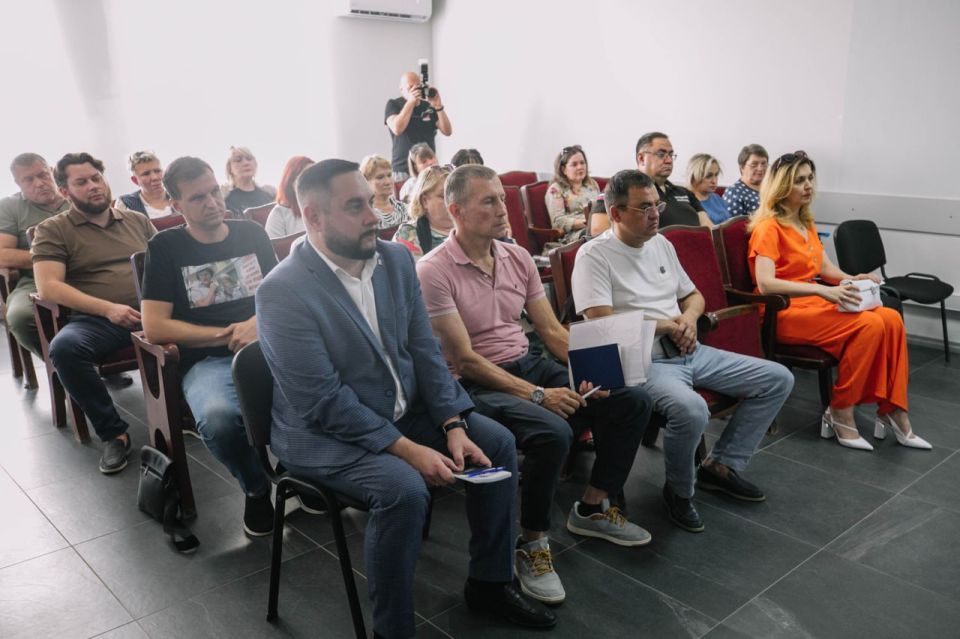 Антон Кольцов: В Ильичевском районе встретился с руководителями первичных организаций Местного отделения "Единой России" Антон Кольцов: В Ильичевском районе встретился с руководителями первичных организаций Местного отделения "Единой России"