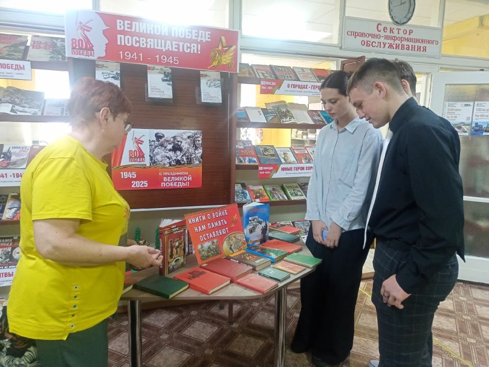 В библиотеке Кировского прошло мероприятие ко Дню освобождения Донбасса В библиотеке Кировского прошло мероприятие ко Дню освобождения Донбасса