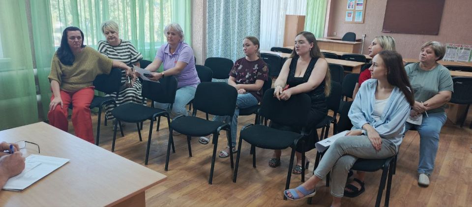 Юрий Будрин: Сегодня, 3 сентября 2025 года, по поручению Главы Республики Дениса Пушилина, заместитель руководителя Управы Александр Дёмин провел встречу с трудовым коллективом ГБПОУ "Донецкий техникум профессиональных... Юрий Будрин: Сегодня, 3 сентября 2025 года, по поручению Главы Республики Дениса Пушилина, заместитель руководителя Управы Александр Дёмин провел встречу с трудовым коллективом ГБПОУ "Донецкий техникум профессиональных...