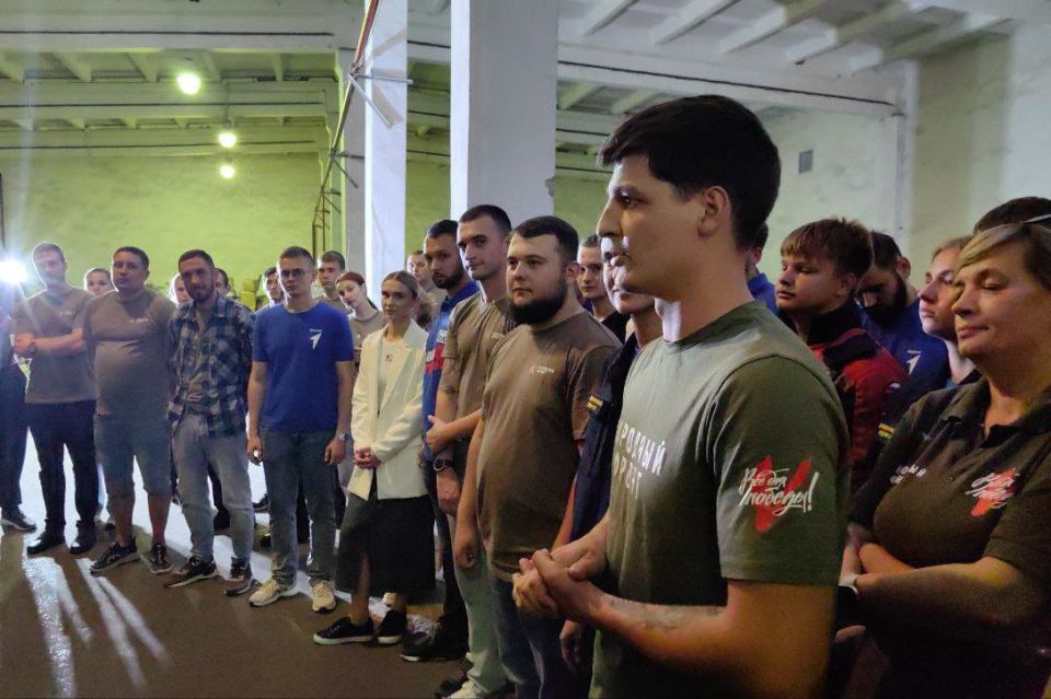 Александр Подгорный: С первым заместителем Руководителя Администрации Президента Российской Федерации Сергеем Кириенко поблагодарили волонтеров Народного Фронта, Молодой Гвардии Единой России, Всероссийского студенческого... Александр Подгорный: С первым заместителем Руководителя Администрации Президента Российской Федерации Сергеем Кириенко поблагодарили волонтеров Народного Фронта, Молодой Гвардии Единой России, Всероссийского студенческого...