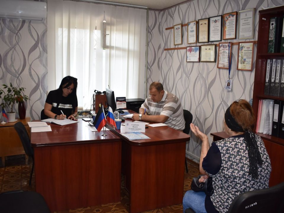 Депутаты Народного Совета ДНР продолжают работу с жителями Республики Депутаты Народного Совета ДНР продолжают работу с жителями Республики