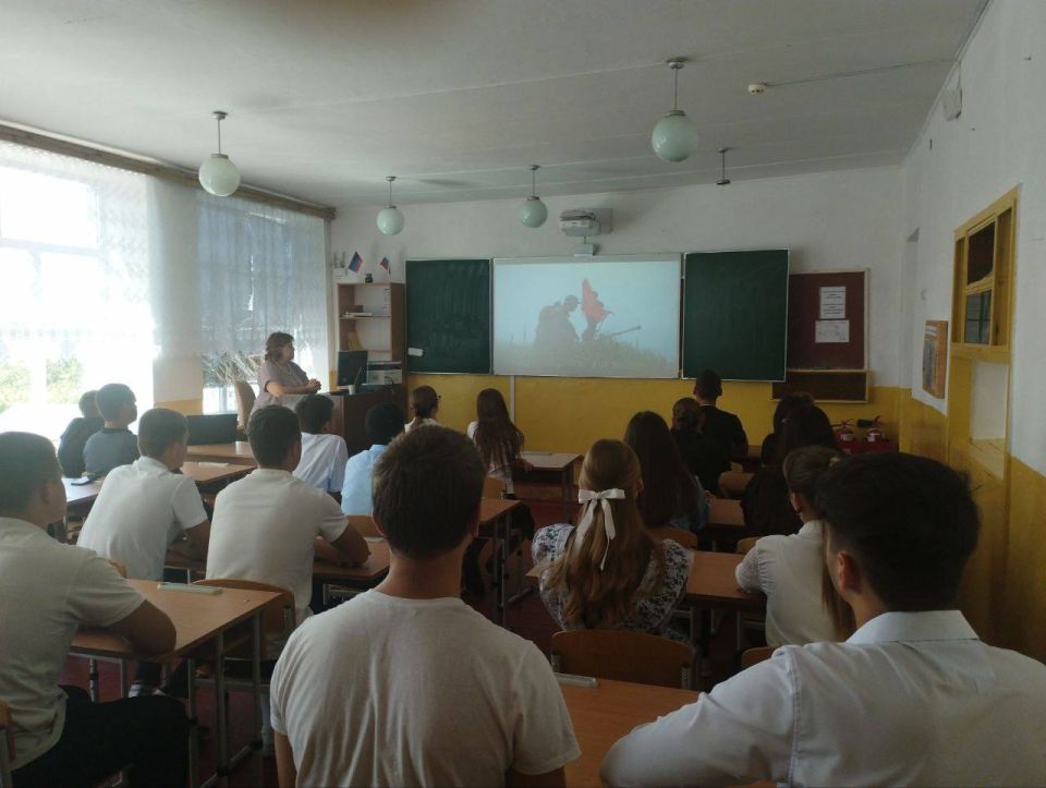 В рамках празднования 80-й годовщины Победы над милитаристской Японией и окончания Второй мировой войны в школах Тельмановского муниципального округа прошли открытые уроки, посвященные этой важной дате В рамках празднования 80-й годовщины Победы над милитаристской Японией и окончания Второй мировой войны в школах Тельмановского муниципального округа прошли открытые уроки, посвященные этой важной дате