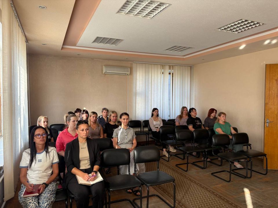 Сегодня, 3 сентября, руководитель Управы Ленинского внутригородского района Администрации городского округа Донецк Татьяна Темникова провела расширенное аппаратное совещание Сегодня, 3 сентября, руководитель Управы Ленинского внутригородского района Администрации городского округа Донецк Татьяна Темникова провела расширенное аппаратное совещание