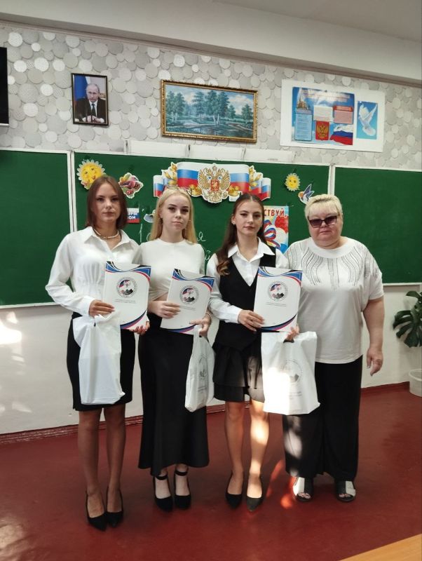 Старт учебного года с правовой грамотности: Награждение участников «Избирательного диктанта» в Макеевке! Старт учебного года с правовой грамотности: Награждение участников «Избирательного диктанта» в Макеевке!