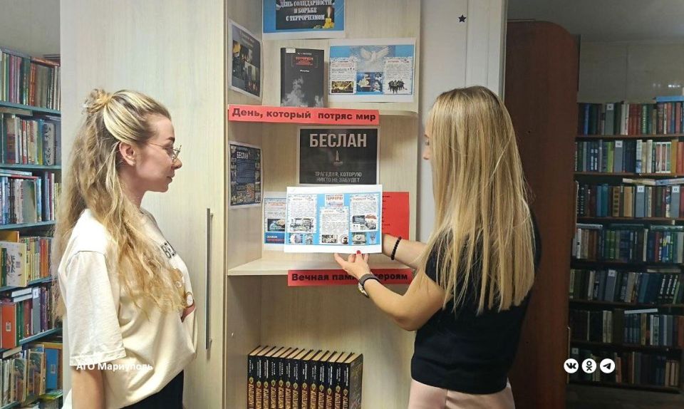 Мариупольцы чтят память жертв трагедии в Беслане Мариупольцы чтят память жертв трагедии в Беслане