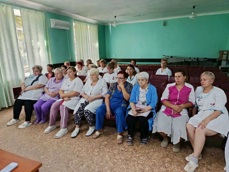 Сегодня в Пролетарском районе, состоялся диалог с сотрудниками больницы №9. В мероприятии приняли участие первый заместитель главы администрации города Виктор Моисеенков Сегодня в Пролетарском районе, состоялся диалог с сотрудниками больницы №9. В мероприятии приняли участие первый заместитель главы администрации города Виктор Моисеенков