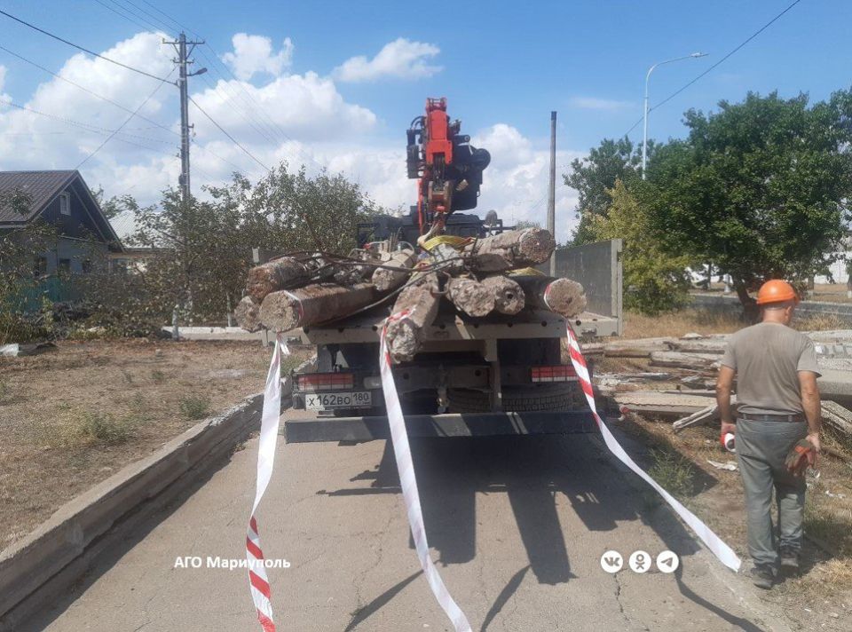 Энергетики Мариуполя привели электроопоры в надлежащее состояние Энергетики Мариуполя привели электроопоры в надлежащее состояние