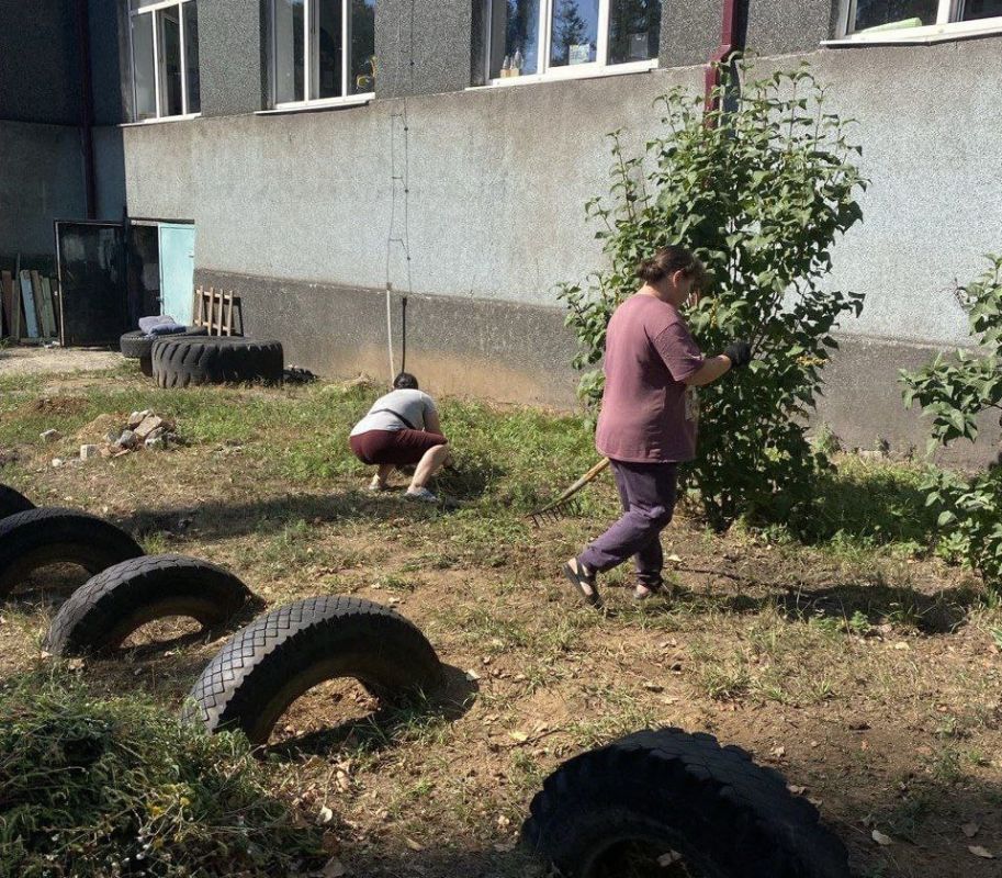 В преддверии празднования 82-й годовщины освобождения Макеевки и Донбасса от немецко-фашистских захватчиков и Дня города Макеевка учреждения и организации района продолжают работы по наведению санитарного порядка на... В преддверии празднования 82-й годовщины освобождения Макеевки и Донбасса от немецко-фашистских захватчиков и Дня города Макеевка учреждения и организации района продолжают работы по наведению санитарного порядка на...