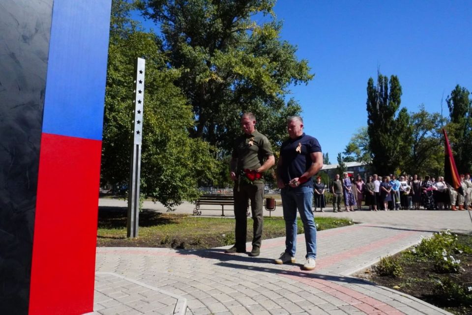 Александр Шатов: Сахалинцы возложили в Шахтерске цветы к 80-летию Победы над милитаристской Японией и окончанию Второй Мировой войны Александр Шатов: Сахалинцы возложили в Шахтерске цветы к 80-летию Победы над милитаристской Японией и окончанию Второй Мировой войны