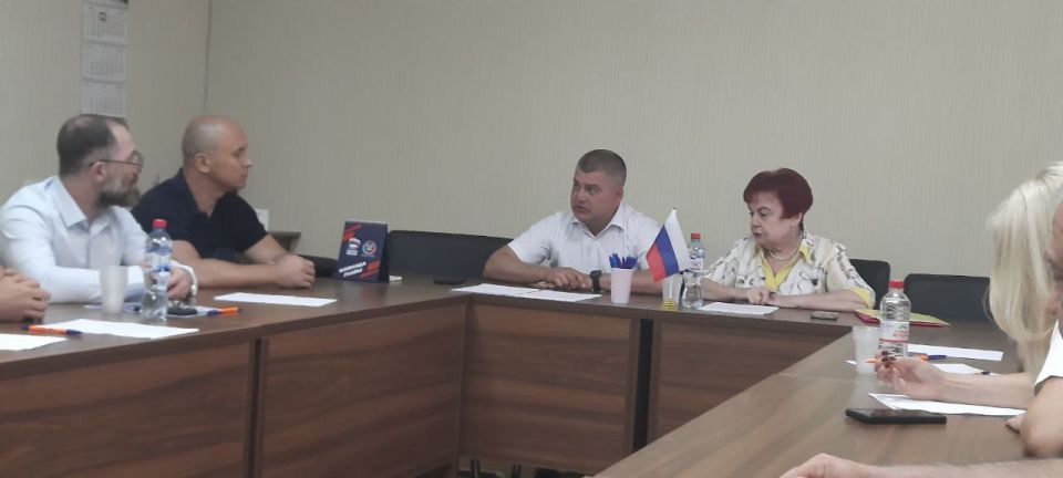 РАБОТА КОМИТЕТОВ. Состоялось заседание постоянного комитета по вопросам социальной политики, образования, культуры и спорта при участии председателя Донецкого городского совета Юрия Атаманова РАБОТА КОМИТЕТОВ. Состоялось заседание постоянного комитета по вопросам социальной политики, образования, культуры и спорта при участии председателя Донецкого городского совета Юрия Атаманова