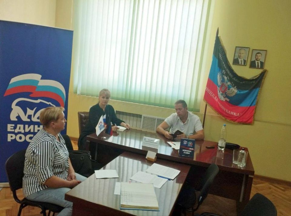 Прием граждан. Сегодня, 3 сентября, нотариус Шахтерского районного нотариального округа Андрей Кудинов провел прием граждан в шахтерской местной общественной приемной Партия «Единая Россия» Прием граждан. Сегодня, 3 сентября, нотариус Шахтерского районного нотариального округа Андрей Кудинов провел прием граждан в шахтерской местной общественной приемной Партия «Единая Россия»