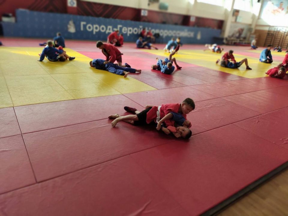 47 спортсменов из Волновахи прошли летние сборы вместе с ямальскими ребятами 47 спортсменов из Волновахи прошли летние сборы вместе с ямальскими ребятами