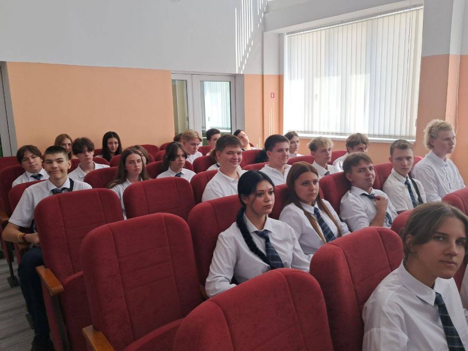 Сегодня во всех школах Мариуполя прошли мероприятия, посвящённые важным датам Сегодня во всех школах Мариуполя прошли мероприятия, посвящённые важным датам