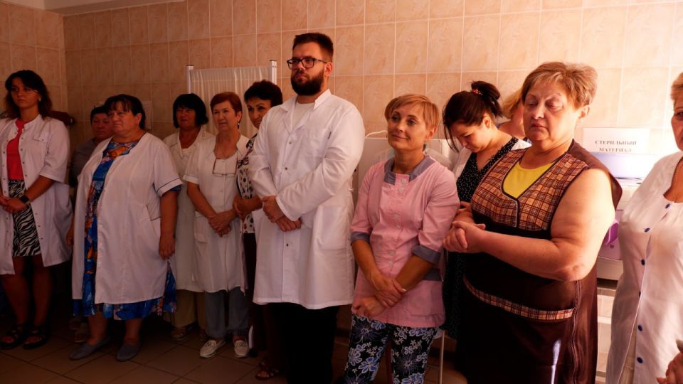 Депутат Мирон Братковский (фракция «Единая Россия») вместе с Гуманитарным добровольческим корпусом Ханты-Мансийского автономного округа — Югры доставили «коробки добра» донецким врачам Депутат Мирон Братковский (фракция «Единая Россия») вместе с Гуманитарным добровольческим корпусом Ханты-Мансийского автономного округа — Югры доставили «коробки добра» донецким врачам