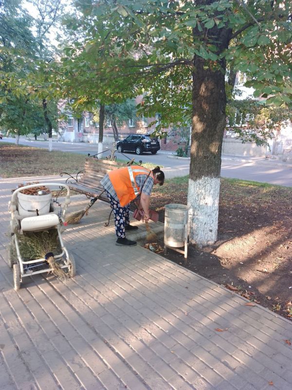 Выполнена уборка территорий благоустройства г. Ясиноватая Выполнена уборка территорий благоустройства г. Ясиноватая
