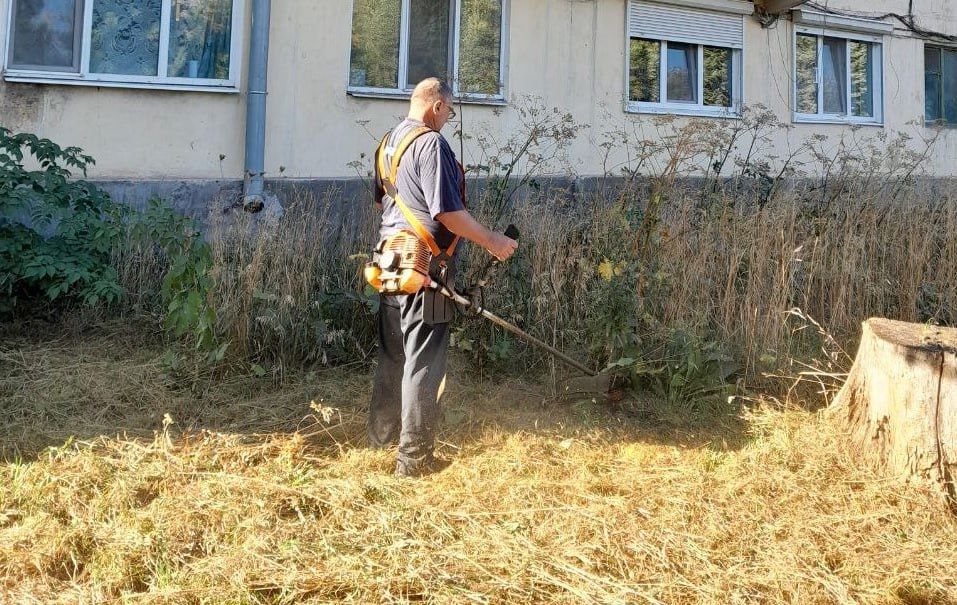3 сентября, в преддверии празднования 82-й годовщины освобождения Макеевки и Донбасса от немецко-фашистских захватчиков и Дня города Макеевка в Кировском внутригородском районе города Макеевки продолжаются работы по... 3 сентября, в преддверии празднования 82-й годовщины освобождения Макеевки и Донбасса от немецко-фашистских захватчиков и Дня города Макеевка в Кировском внутригородском районе города Макеевки продолжаются работы по...