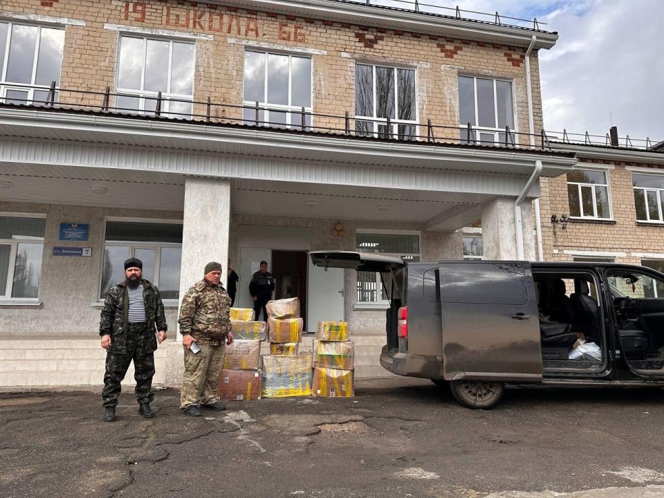 Южноуральский протоиерей передал гумпомощь жителям ДНР Южноуральский протоиерей передал гумпомощь жителям ДНР