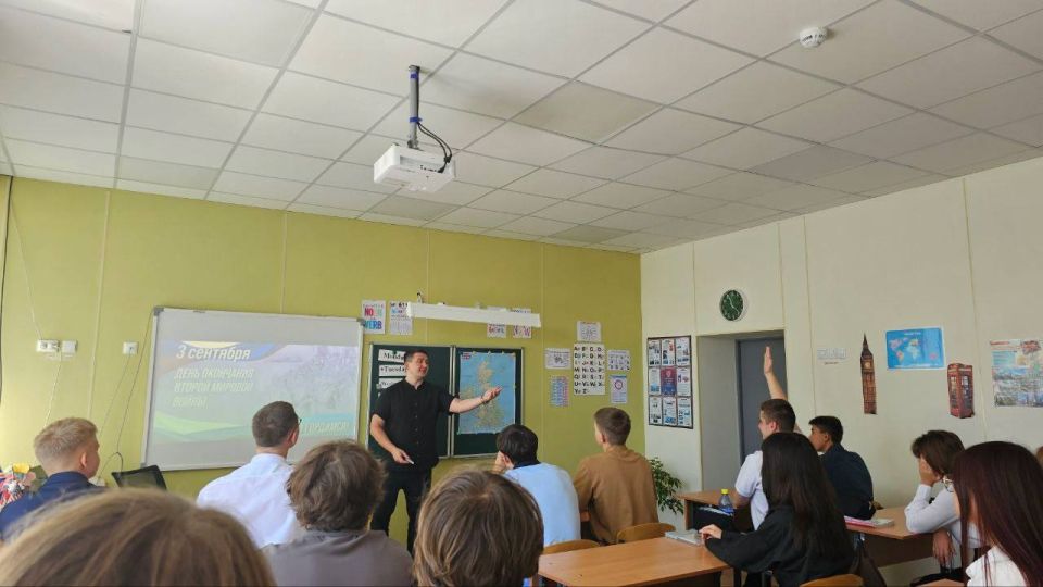 В рамках празднования 80-й годовщины окончания Второй мировой войны и победы над милитаристской Японией для учеников старших классов ГБОУ «Тельмановская гимназия Тельмановского м.о.» был проведен информационный урок, чтобы... В рамках празднования 80-й годовщины окончания Второй мировой войны и победы над милитаристской Японией для учеников старших классов ГБОУ «Тельмановская гимназия Тельмановского м.о.» был проведен информационный урок, чтобы...