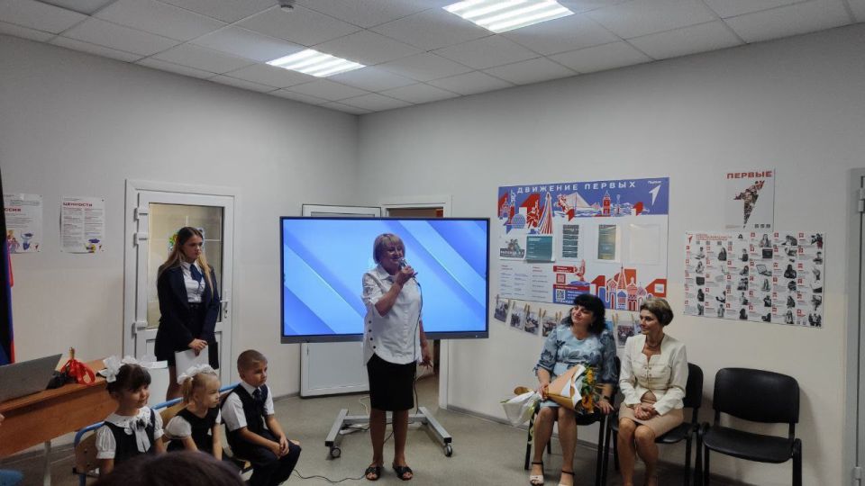 1 сентября в Приазовской школе царила атмосфера волнения и предвкушения 1 сентября в Приазовской школе царила атмосфера волнения и предвкушения