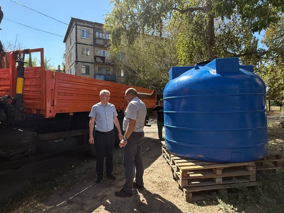 В городе Моспино продолжают осуществлять установку резервуаров для набора воды, с целью выполнения поставленной задачи Главой ДНР Денисом Пушилиным В городе Моспино продолжают осуществлять установку резервуаров для набора воды, с целью выполнения поставленной задачи Главой ДНР Денисом Пушилиным