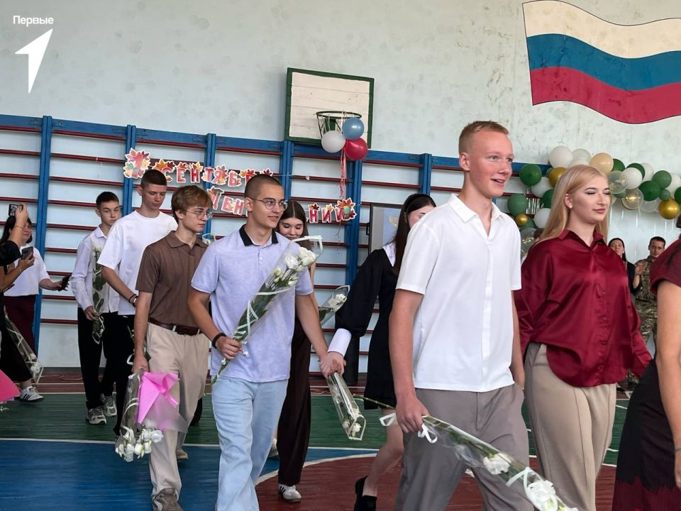 1 сентября — день, когда начинается новый учебный год, и мы с радостью отмечаем это событие вместе с нашими друзьями! 1 сентября — день, когда начинается новый учебный год, и мы с радостью отмечаем это событие вместе с нашими друзьями!