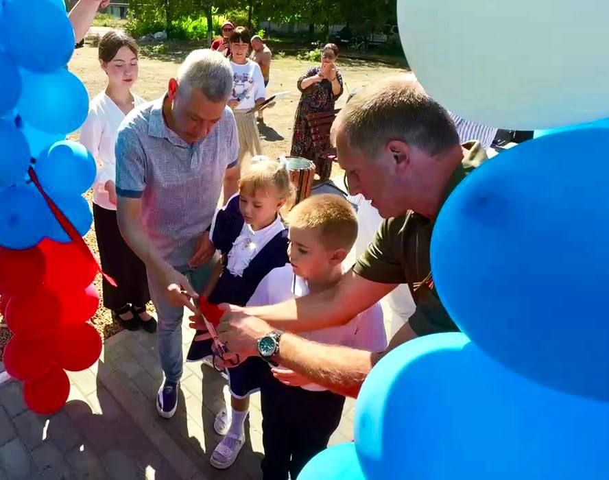Александр Шатов: В Ждановке состоялось открытие новой спортивной площадки и футбольного поля Александр Шатов: В Ждановке состоялось открытие новой спортивной площадки и футбольного поля
