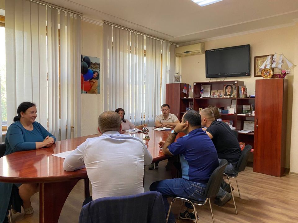 Виктория Жукова: Сегодня в здании администрации городского округа Харцызск прошло рабочее совещание с министром имущественных и земельных отношений Донецкой Народной Республики Александром Дудником Виктория Жукова: Сегодня в здании администрации городского округа Харцызск прошло рабочее совещание с министром имущественных и земельных отношений Донецкой Народной Республики Александром Дудником