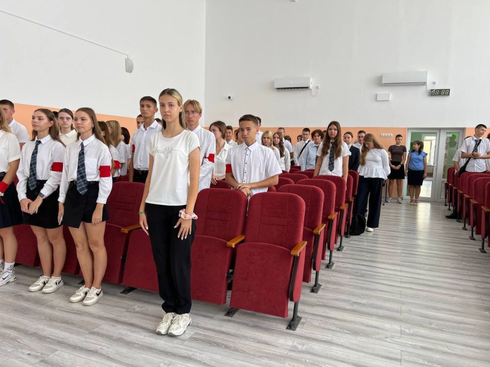 Сегодня во всех школах Мариуполя прошли мероприятия, посвящённые важным датам Сегодня во всех школах Мариуполя прошли мероприятия, посвящённые важным датам